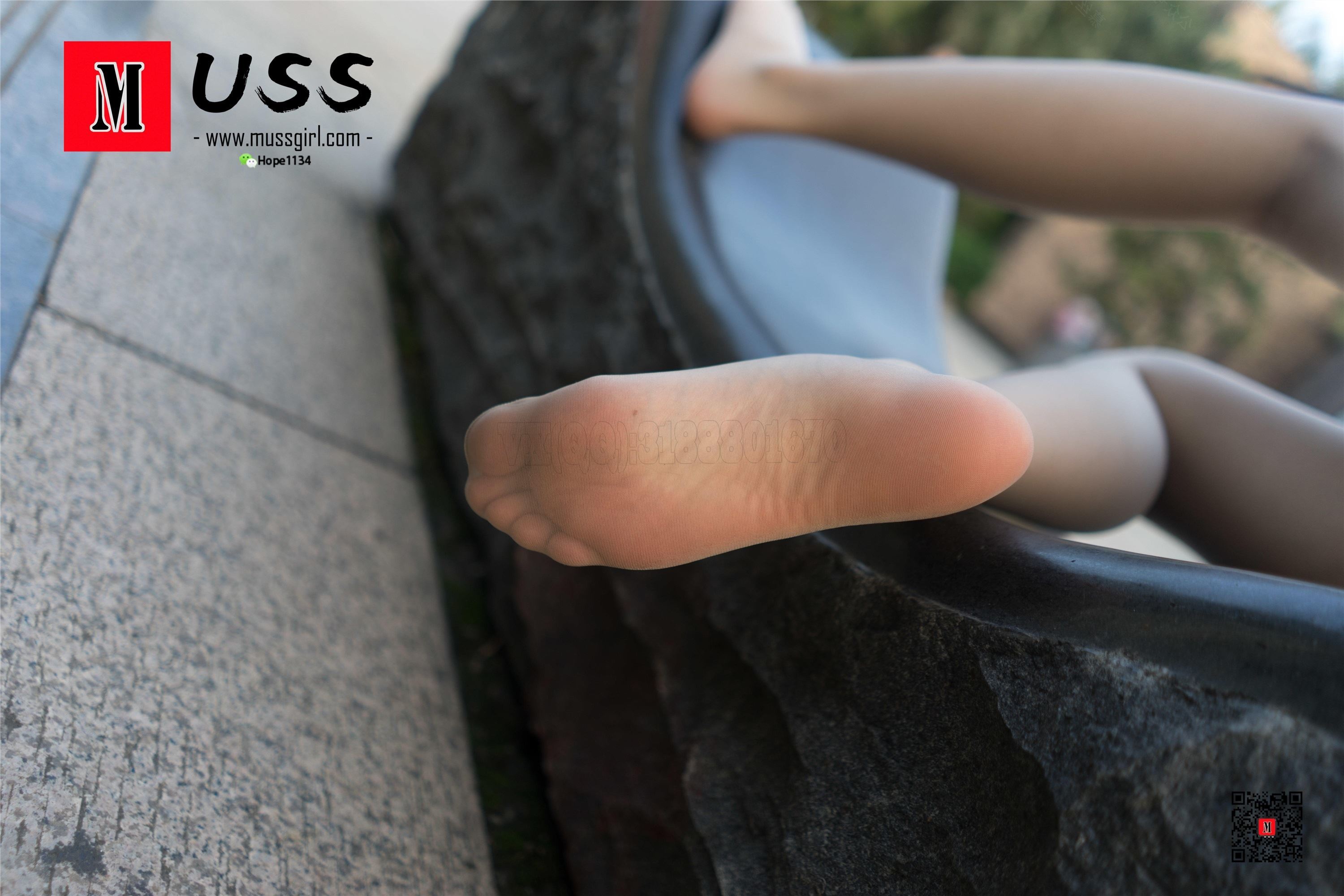 MussGirl慕丝女郎  NO.128 第一次约拍穿丝袜小姐姐